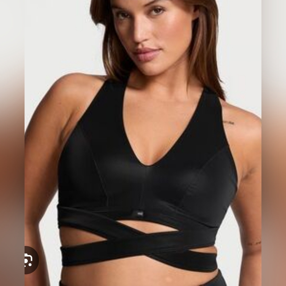 NWOT Victoria's Secret Black Wrap Suede Sports Bra with V-Neck Size Large